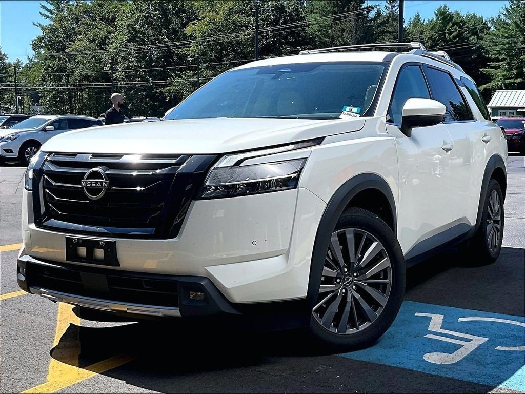 Used 2023 White Nissan SL image 3