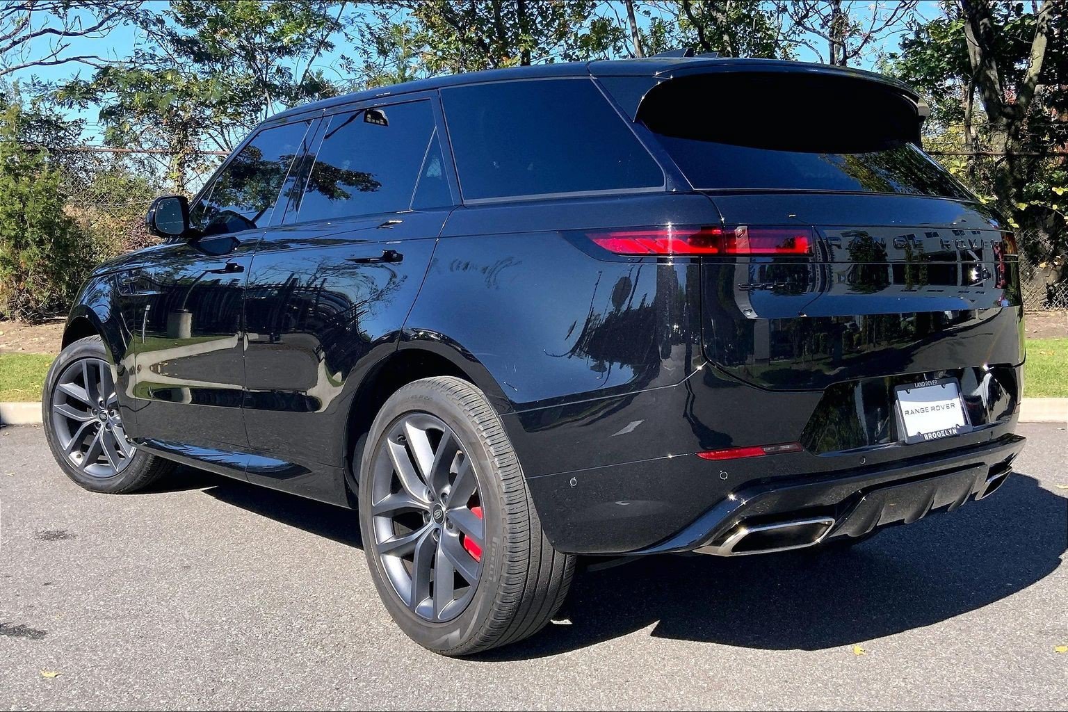 Certified Used 2024 Santorini Black Metallic Land Rover Dynamic SE image 3