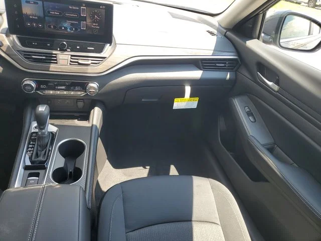 2025 Nissan Altima SV - Photo 18