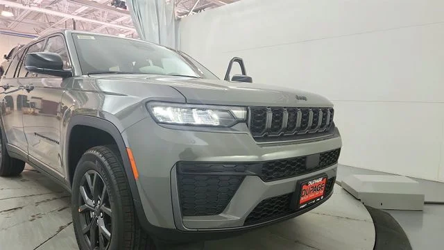 New 2027 Sting-Gray Clear-Coat Paint Jeep Laredo Altitude image 28