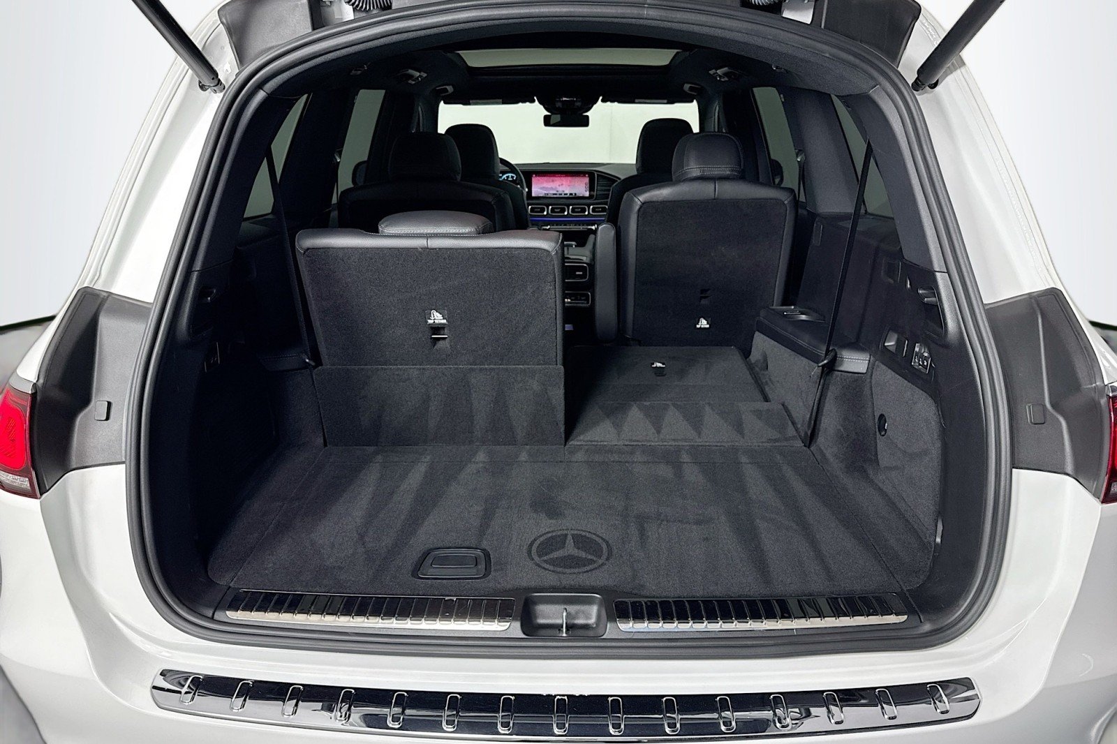 Used 2023 Polar White Mercedes-Benz 450 image 23