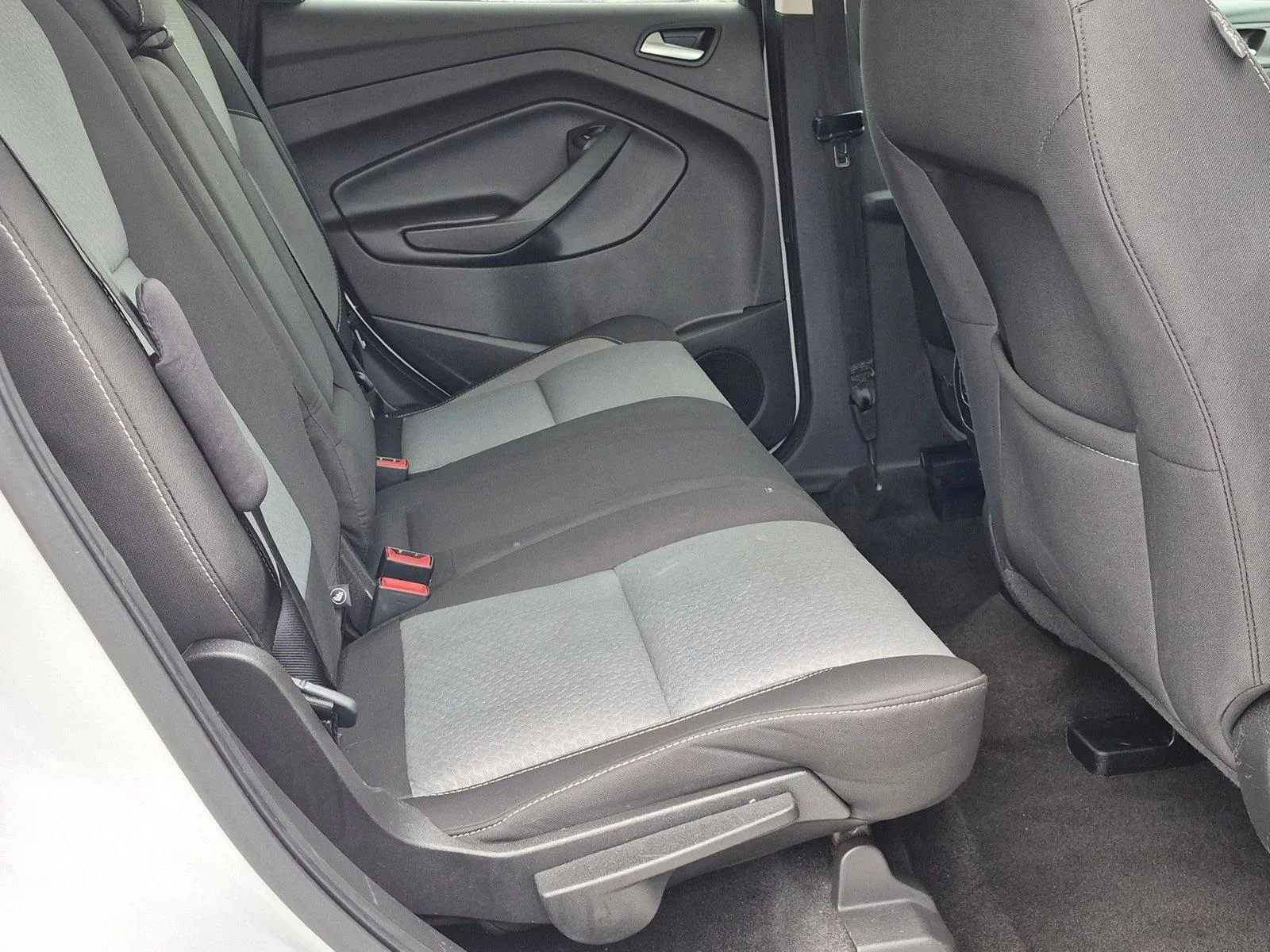 Used 2018 Oxford White Ford SE image 16