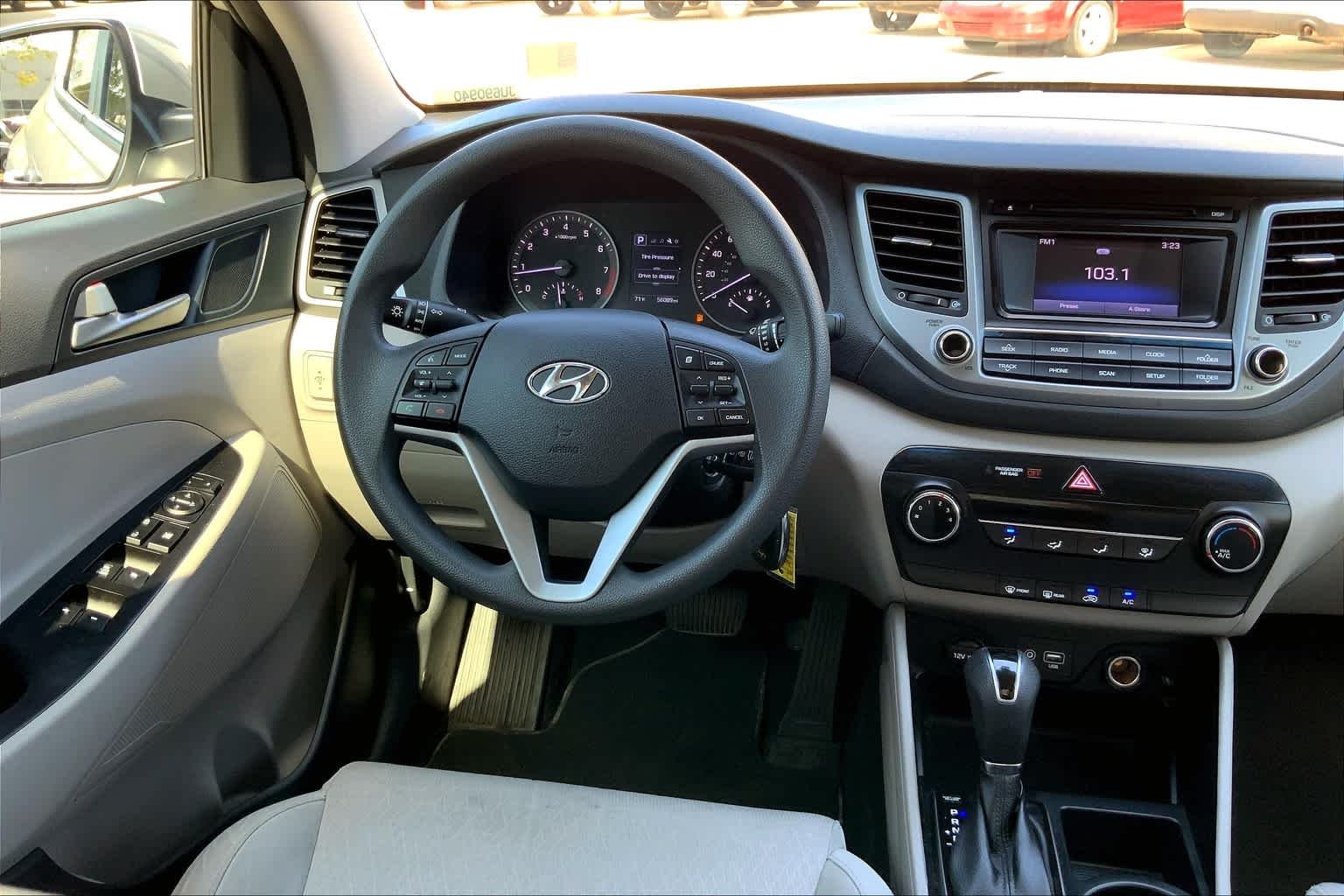 Used 2018 Molten Silver Hyundai SE image 5