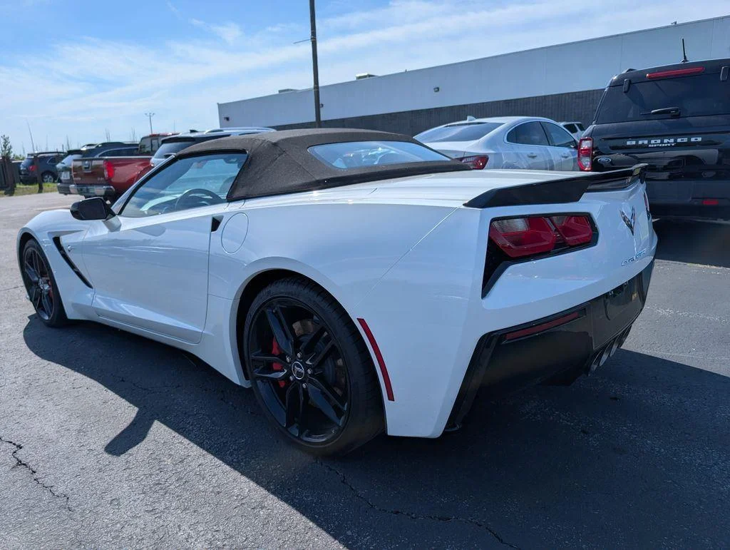 Used 2015 Arctic White Chevrolet Stingray image 7