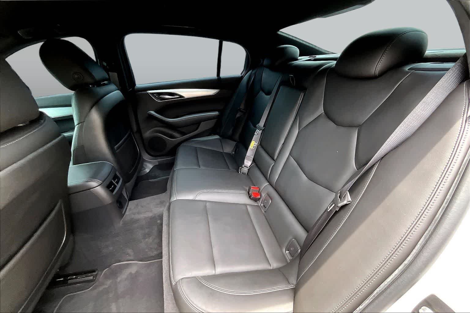 Used 2023 CRYSTAL WHITE TRICOAT Cadillac Luxury image 40