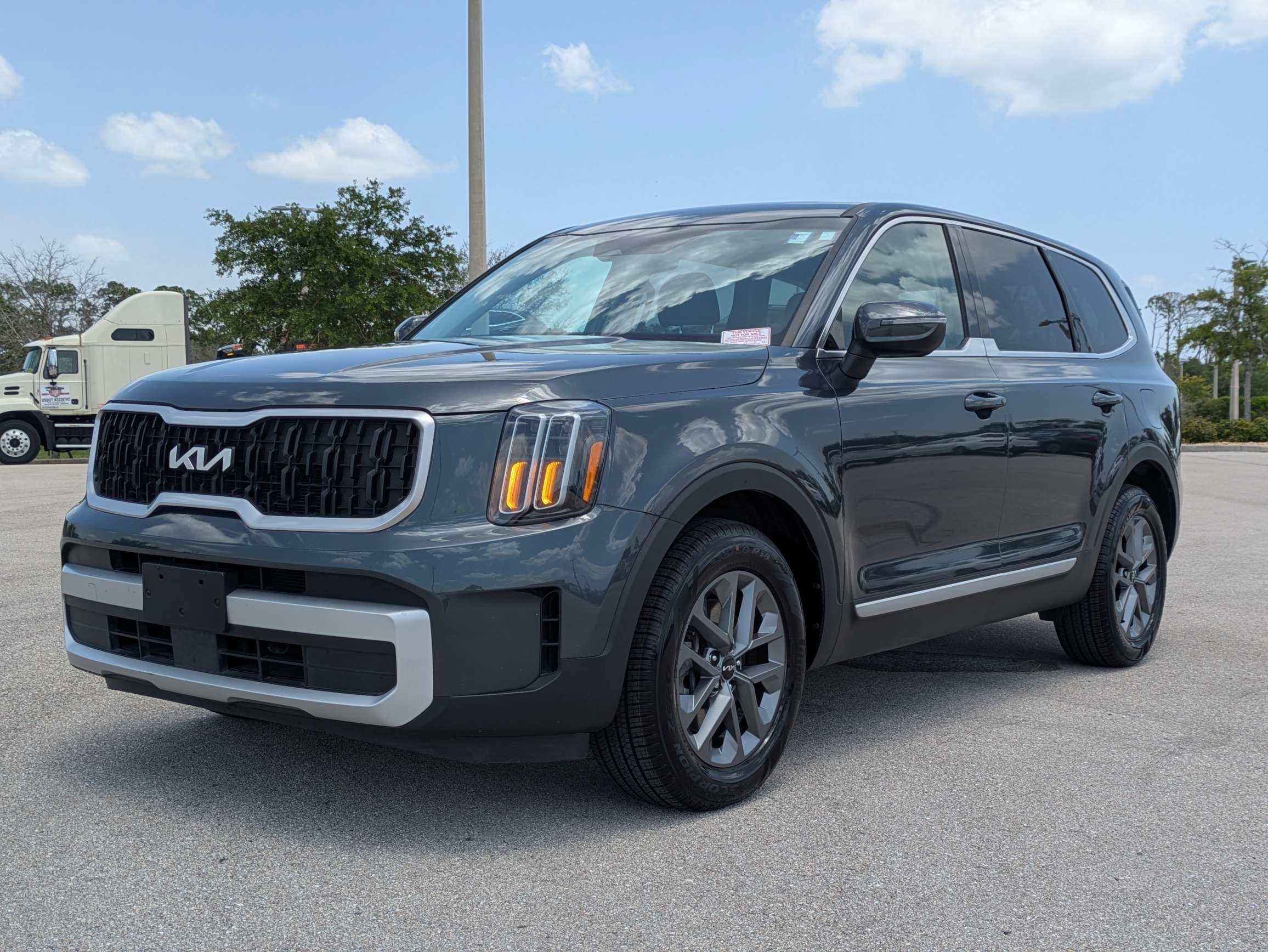 Certified Used 2024 Gravity Gray Kia LX image 9