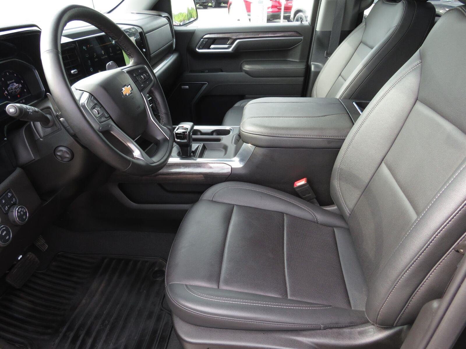 Used 2025 Black Chevrolet LTZ image 23