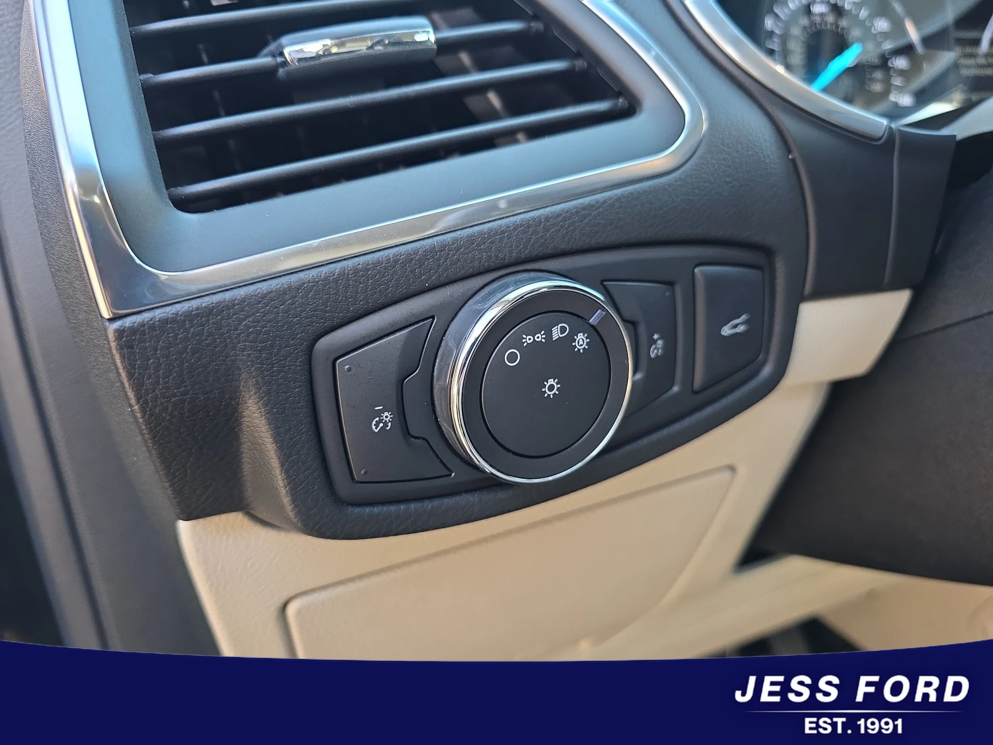 Used 2018 Shadow Black Ford Titanium image 19