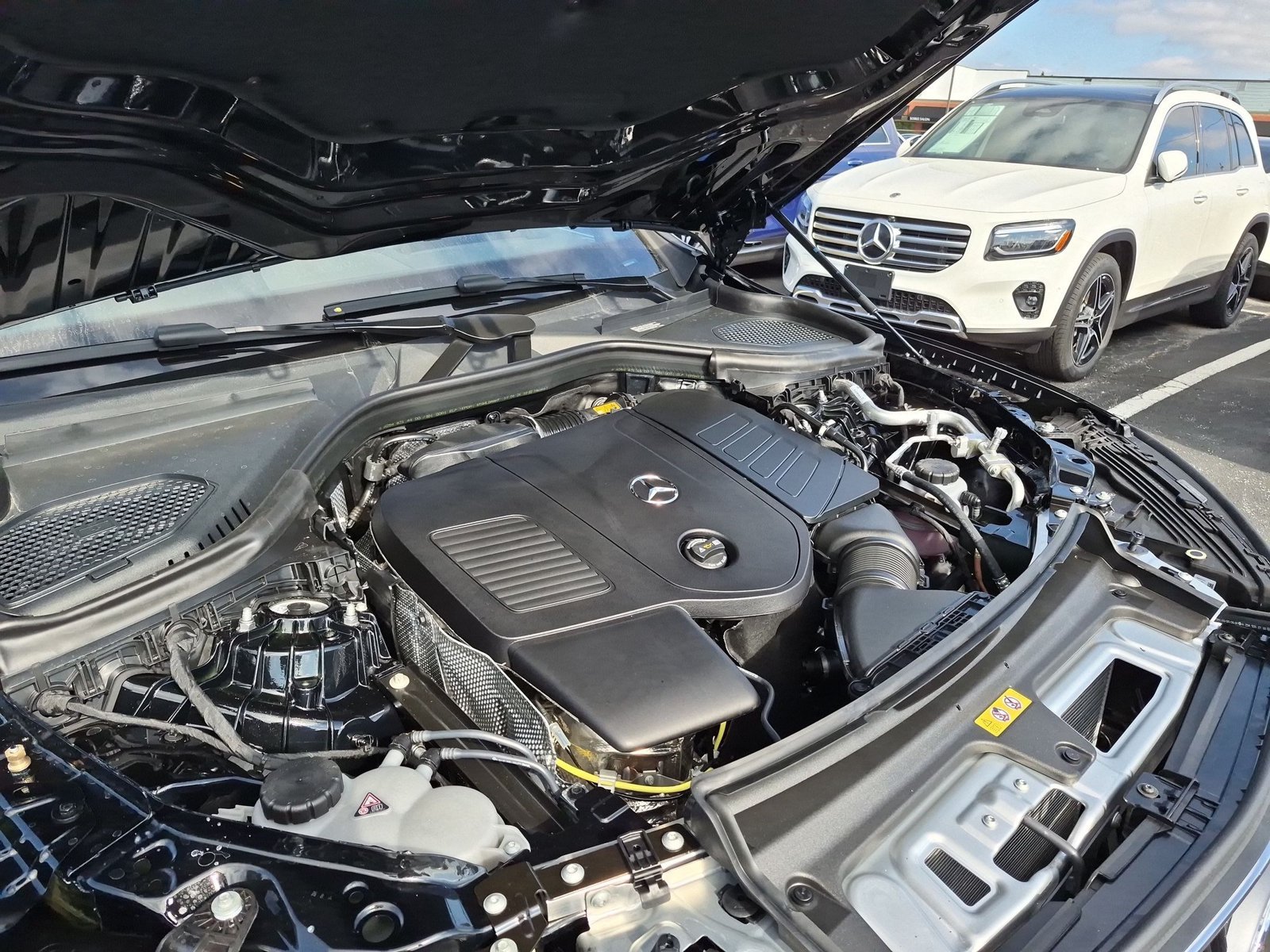 New 2027 Black Mercedes-Benz GLC300 image 18