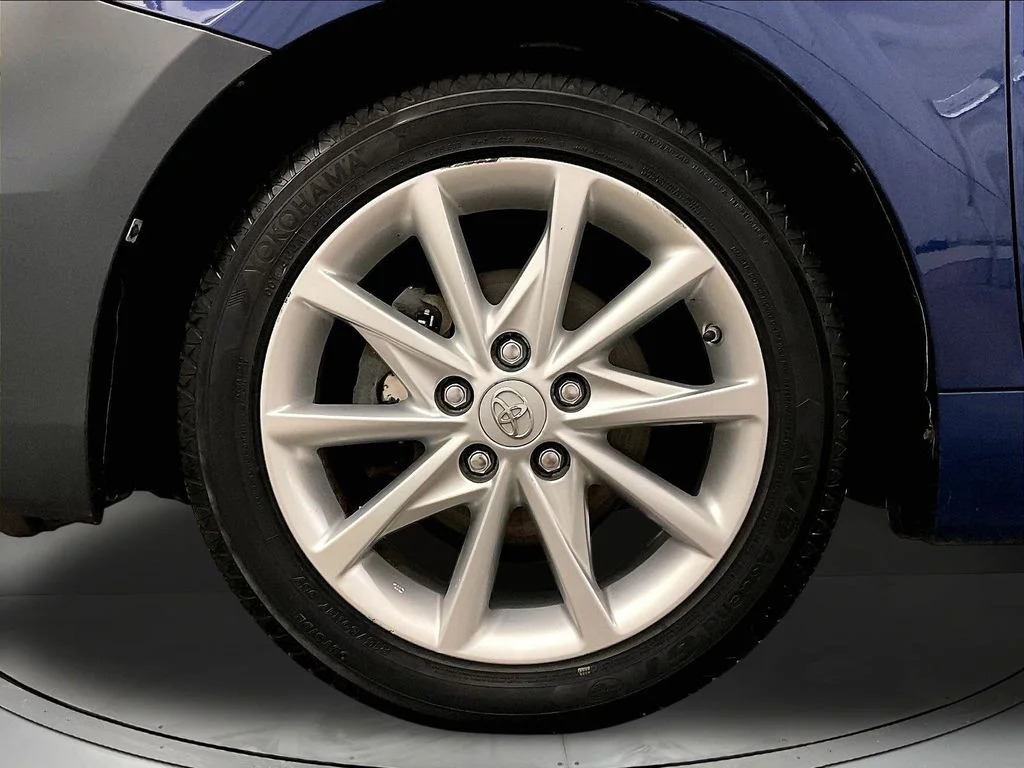 Used 2013 Blue Toyota Five image 12