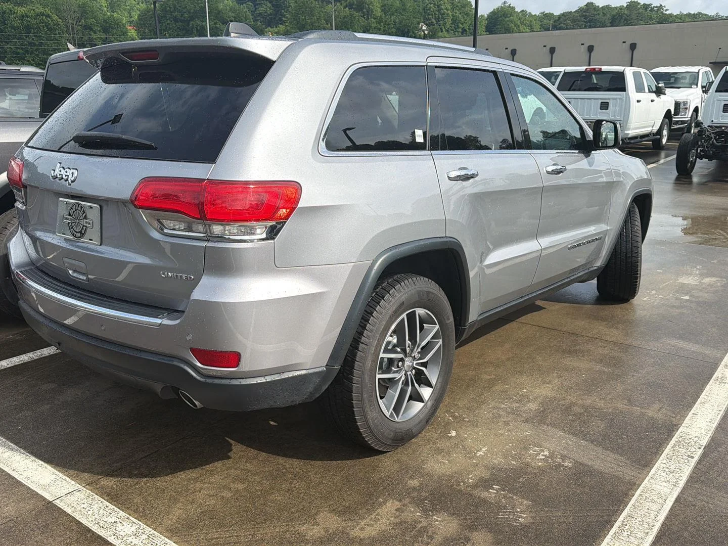 Used 2017 Billet Silver Metallic Clearcoat Jeep Limited image 4