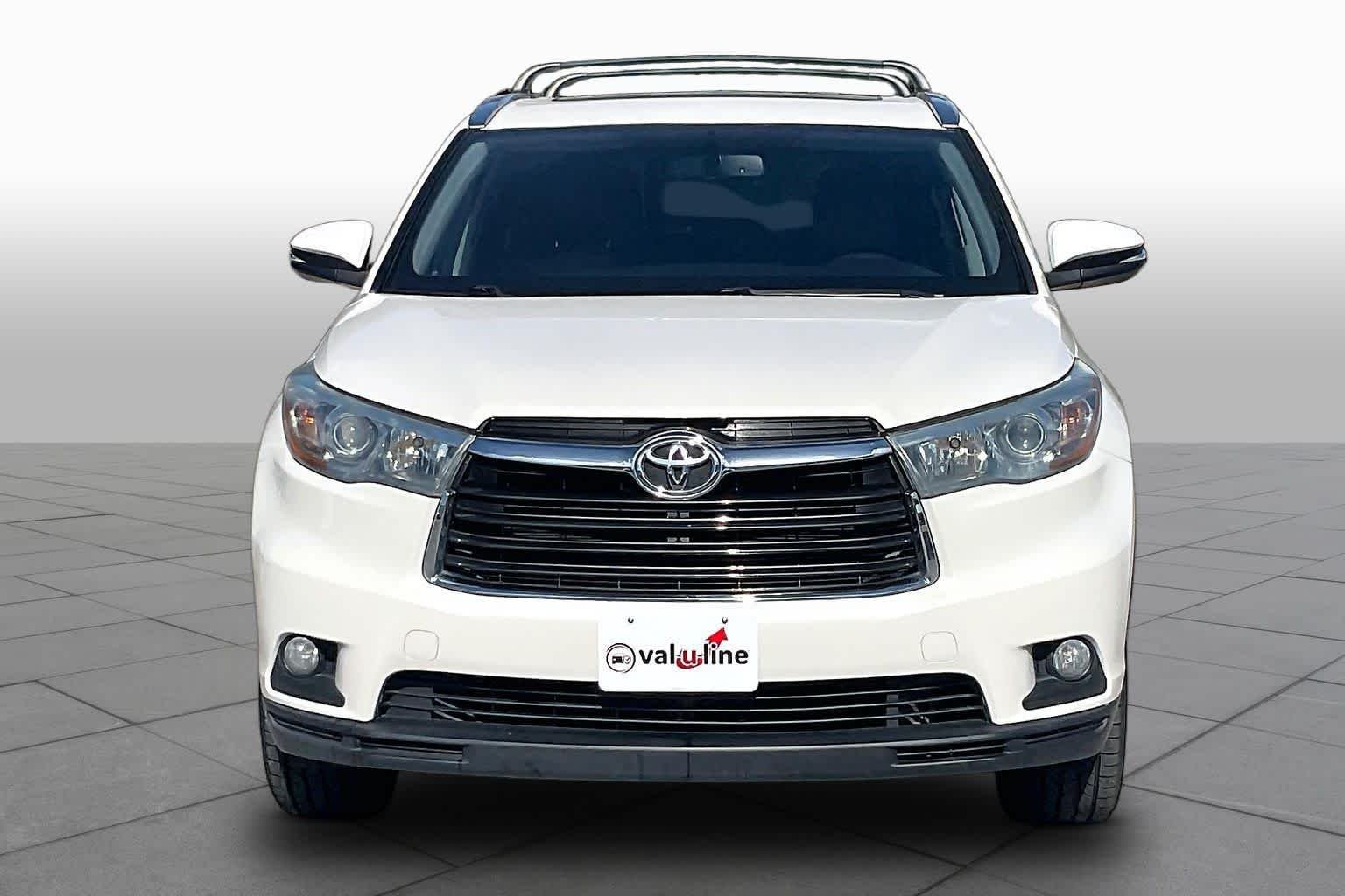 Used 2016 Blizzard Pearl Toyota XLE image 4