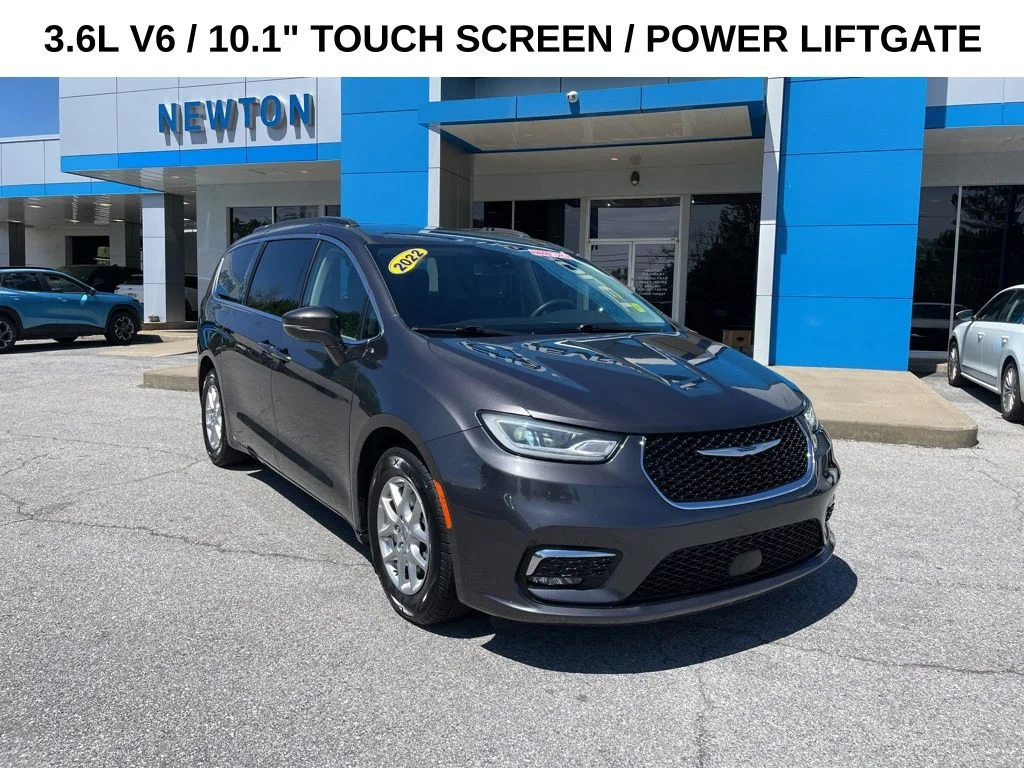 2022 Chrysler Pacifica Touring L's photo