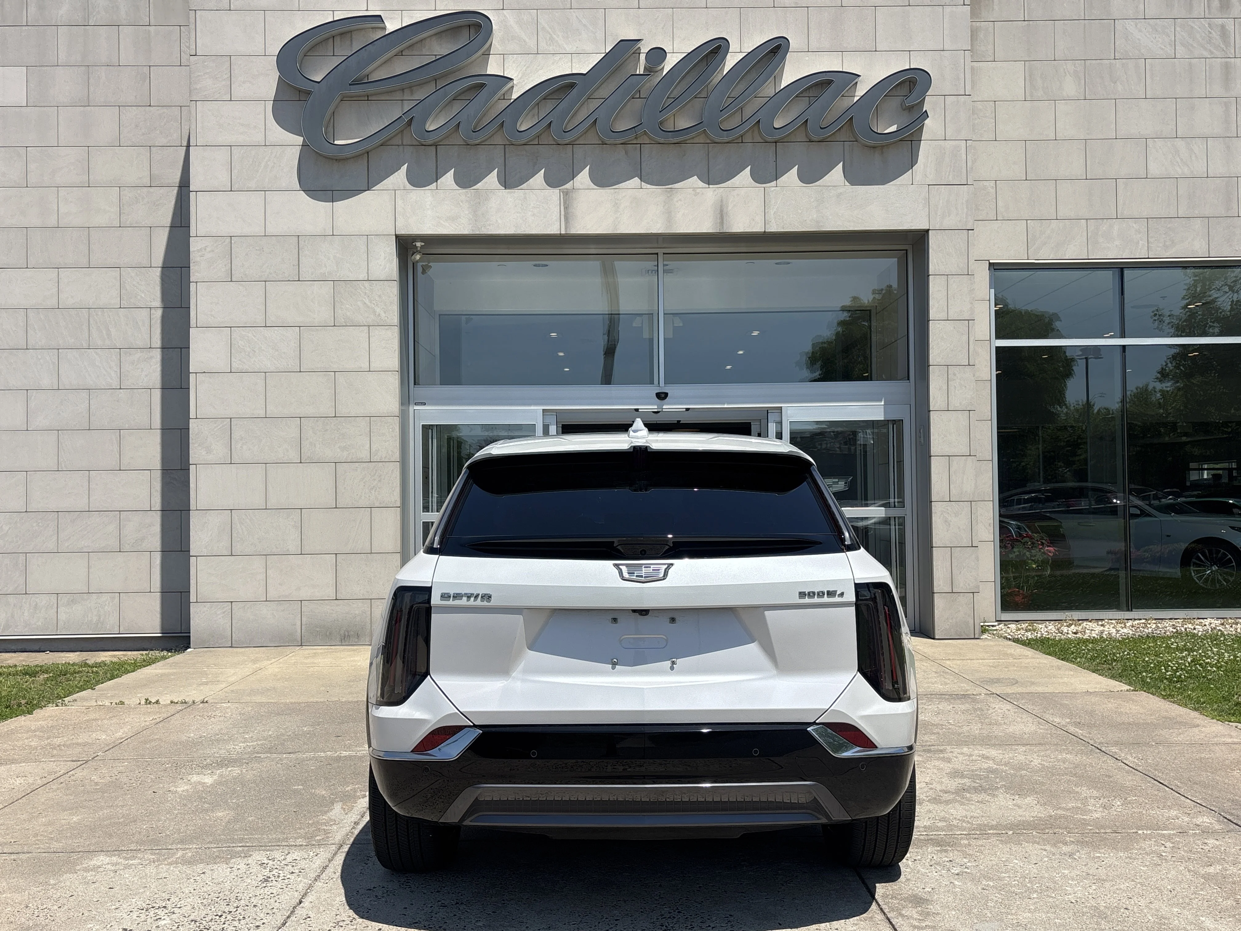 Used 2025 Crystal White Tricoat Cadillac Luxury image 6