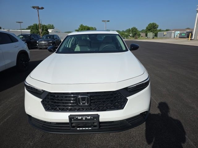 Used 2025 Platinum White Pearl Honda SE image 6