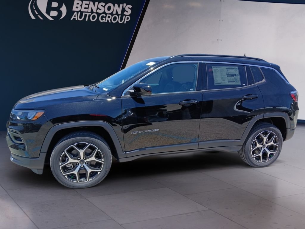 New 2026 Diamond Black Crystal Pearl-Coat Exterior Paint Jeep Limited image 2