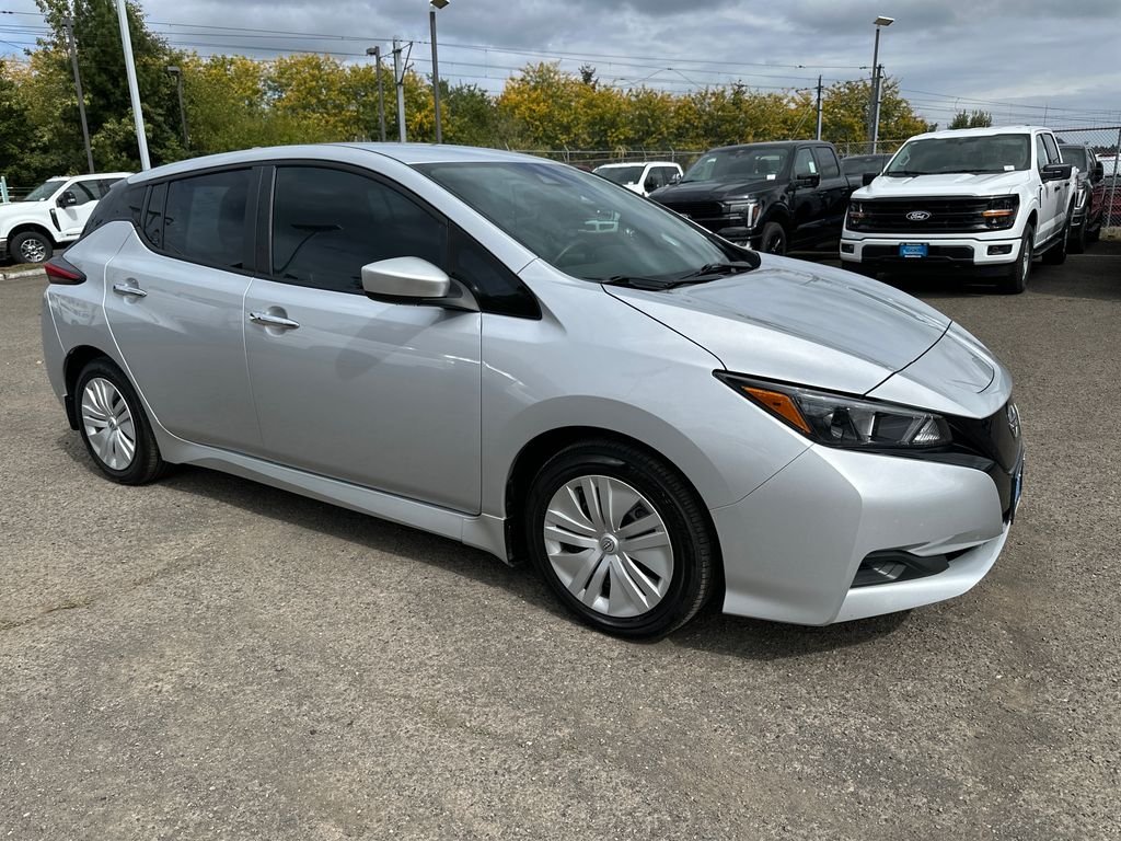 Used 2023 Silver Nissan S image 9