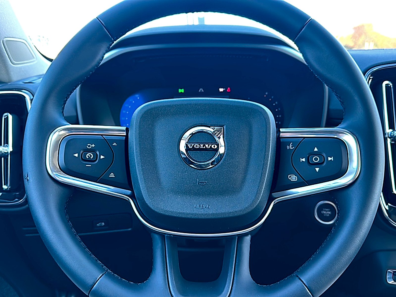 2026 Volvo XC40 Plus - Photo 17