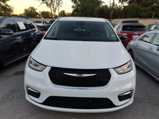 Used 2024  Chrysler Touring L image 2