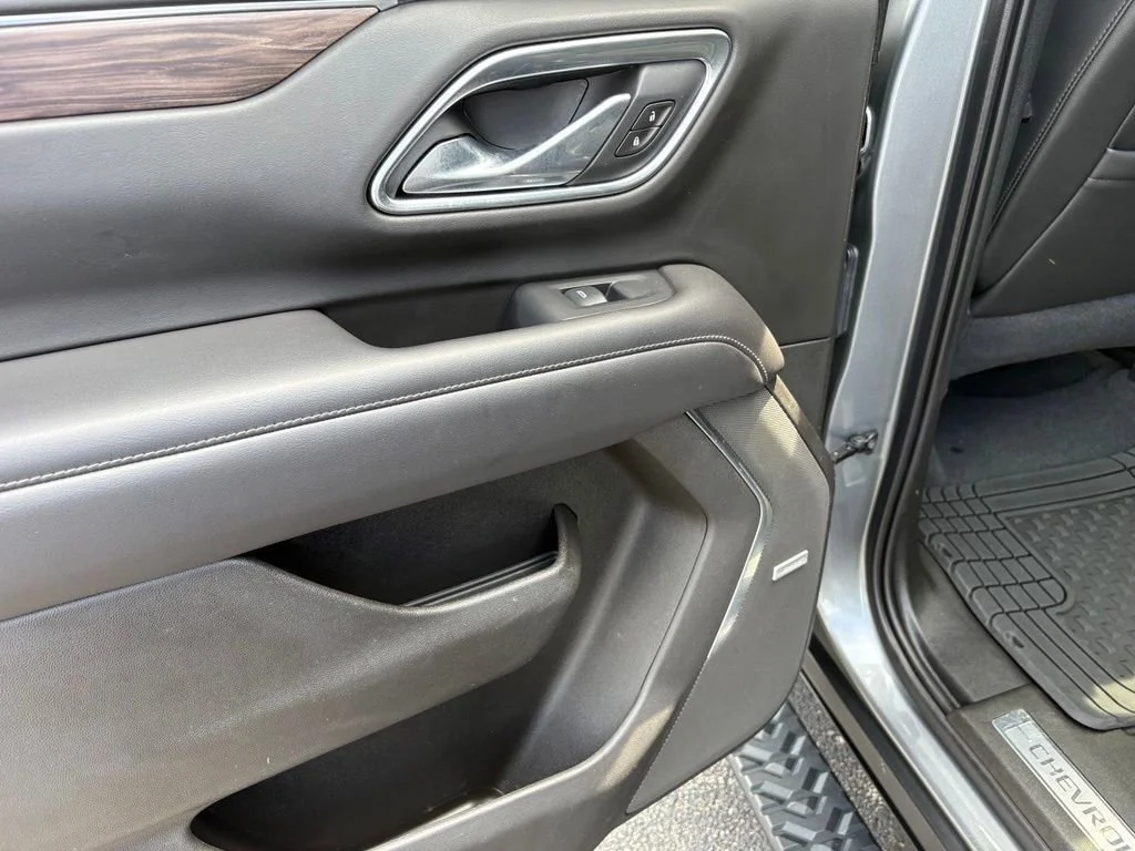 Used 2021 SATIN STEEL METALLIC Chevrolet Z71 image 17