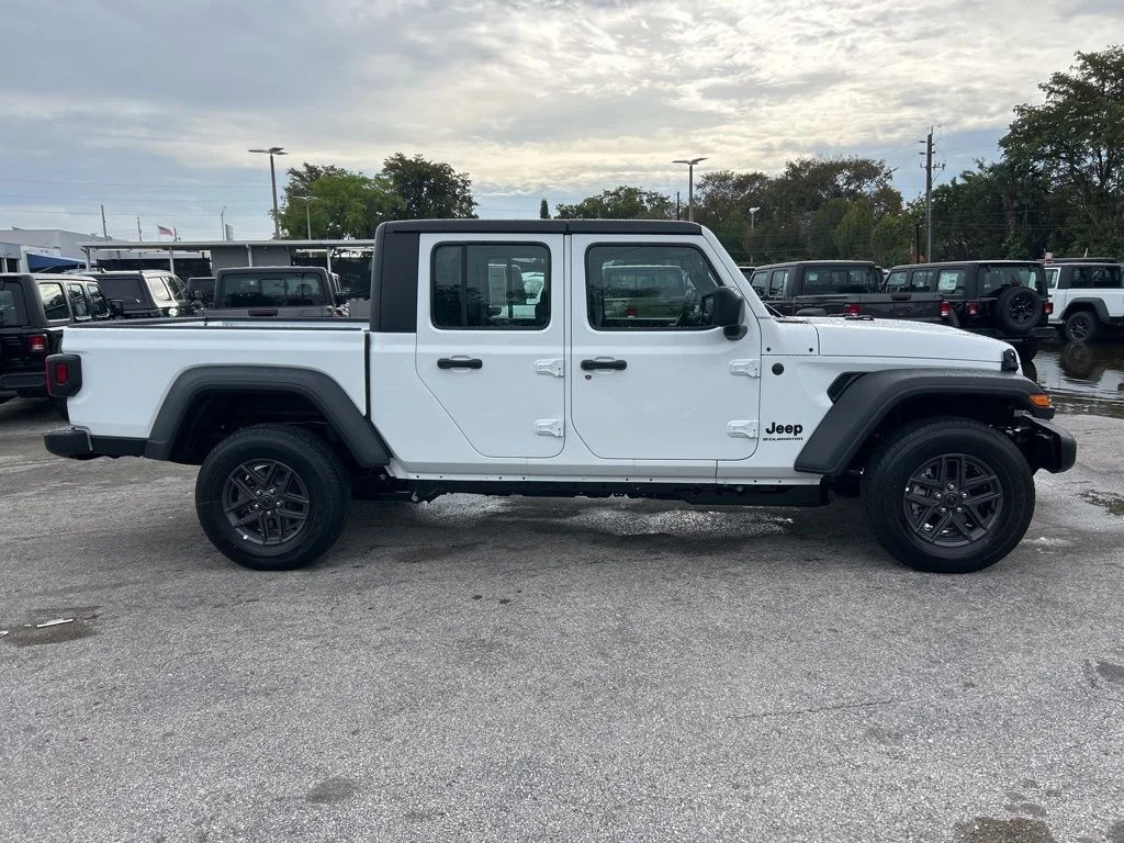 New 2026 Bright White Clear-Coat Exterior Paint Jeep Sport image 3