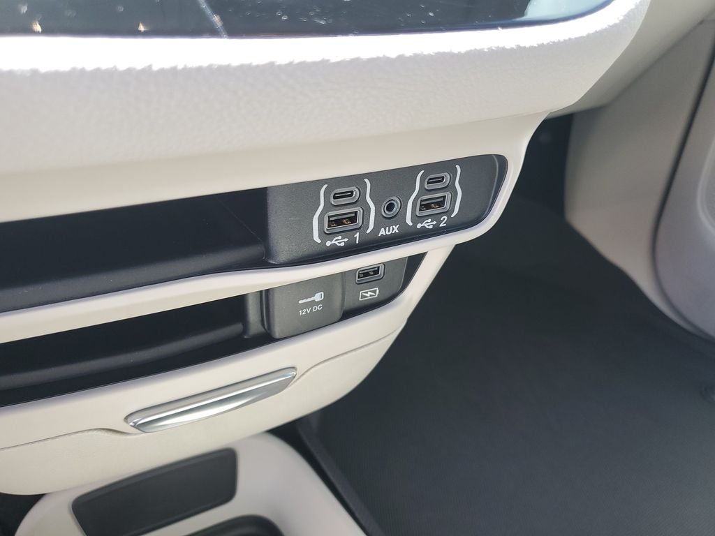 Used 2022 Black Chrysler Touring L image 23
