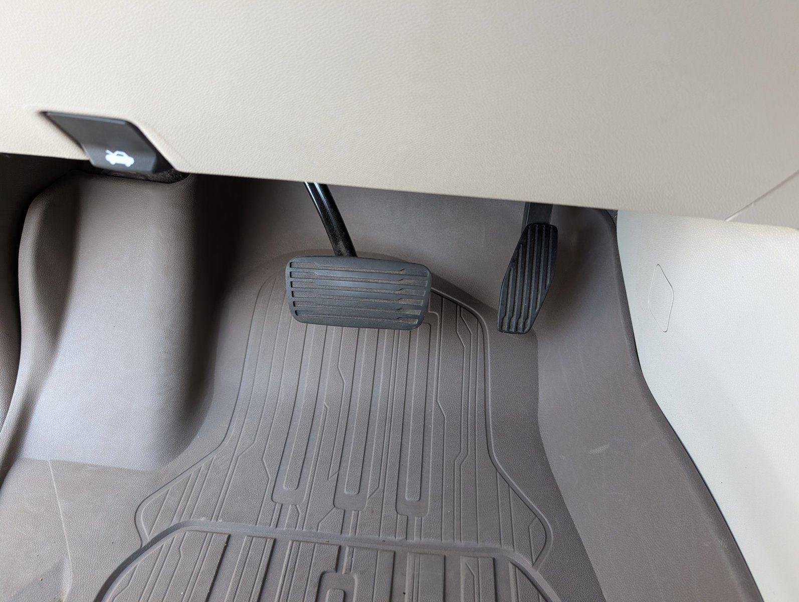 Used 2022 White Frost Tricoat GMC Denali image 30