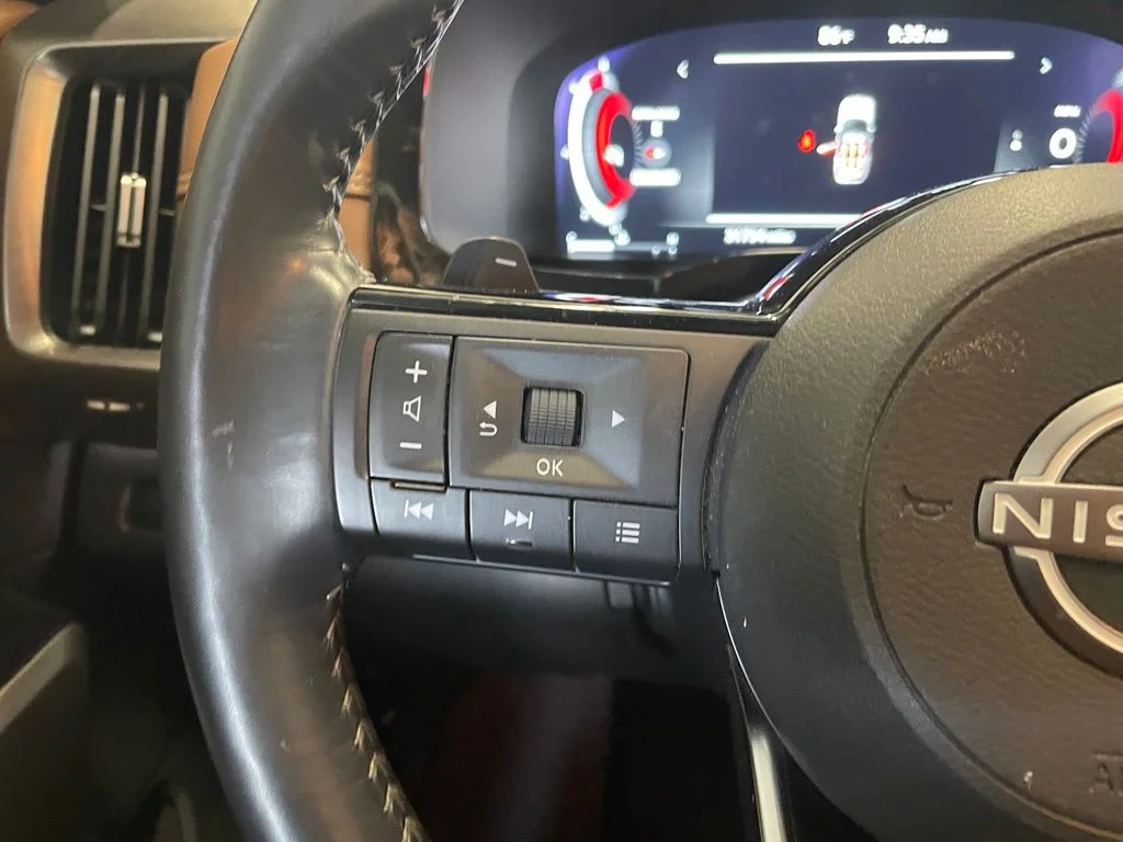 Used 2024 Gray Nissan Platinum image 13