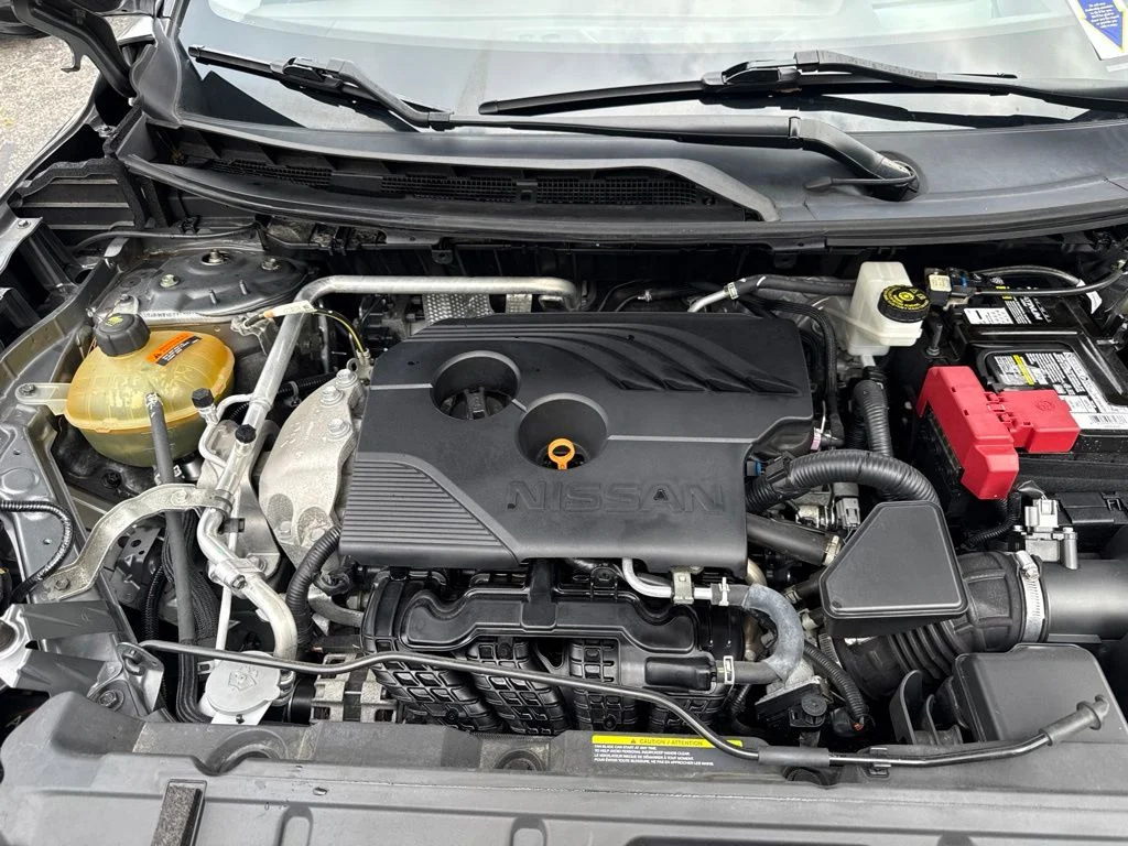 Used 2021 Gray Nissan Platinum image 12