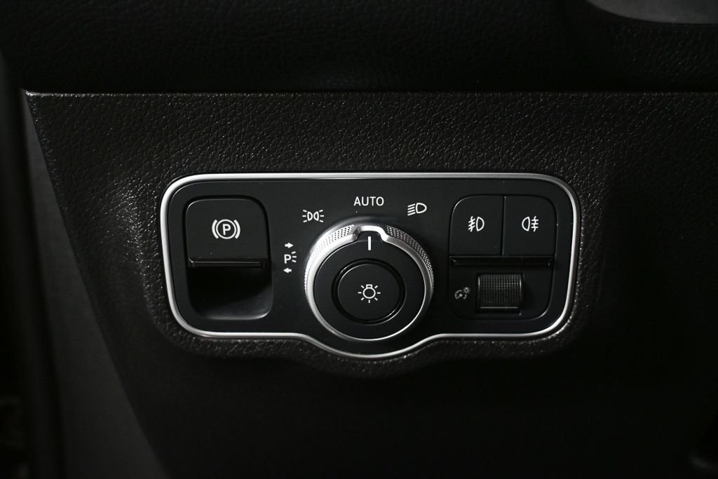 Certified Used 2022 Black Mercedes-Benz GLB 250 image 9