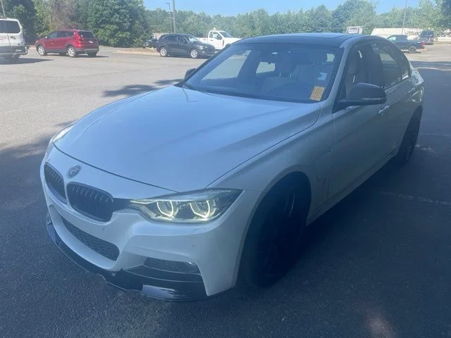 Used 2018 White BMW 330e iPerformance image 1