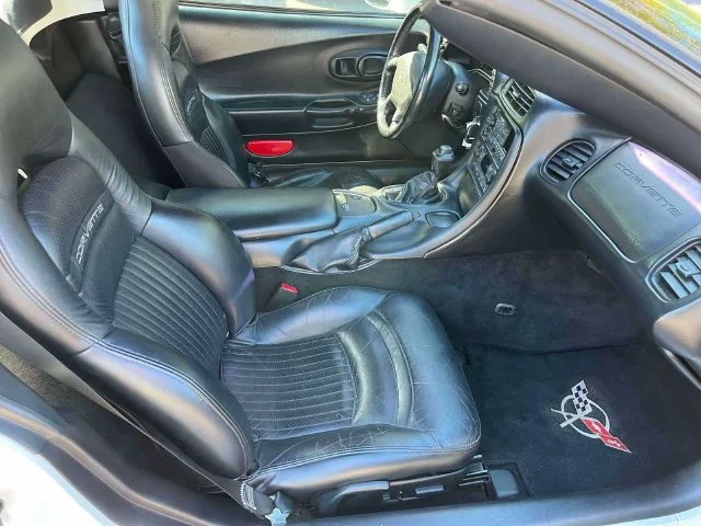 Used 2004 Arctic White Chevrolet Base image 18