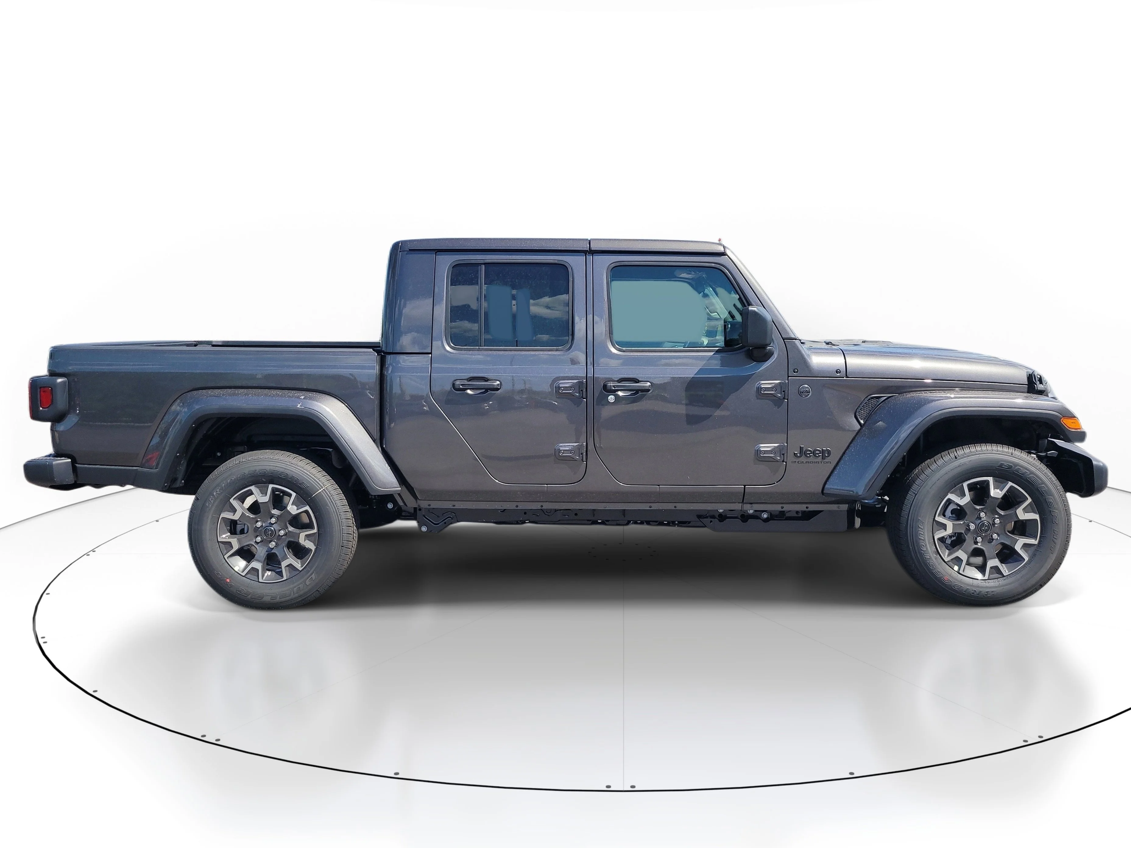 New 2026 Granite Crystal Metallic Clearcoat Jeep Sahara image 5