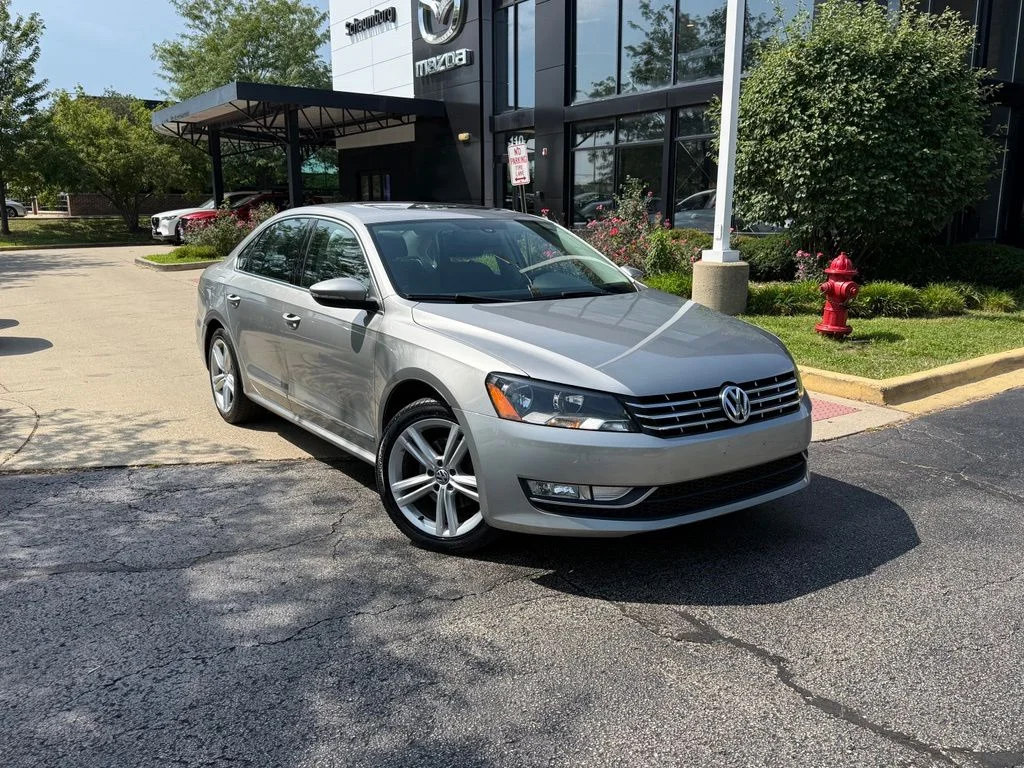 Used 2012 Gray Volkswagen V6 SEL Premium image 9