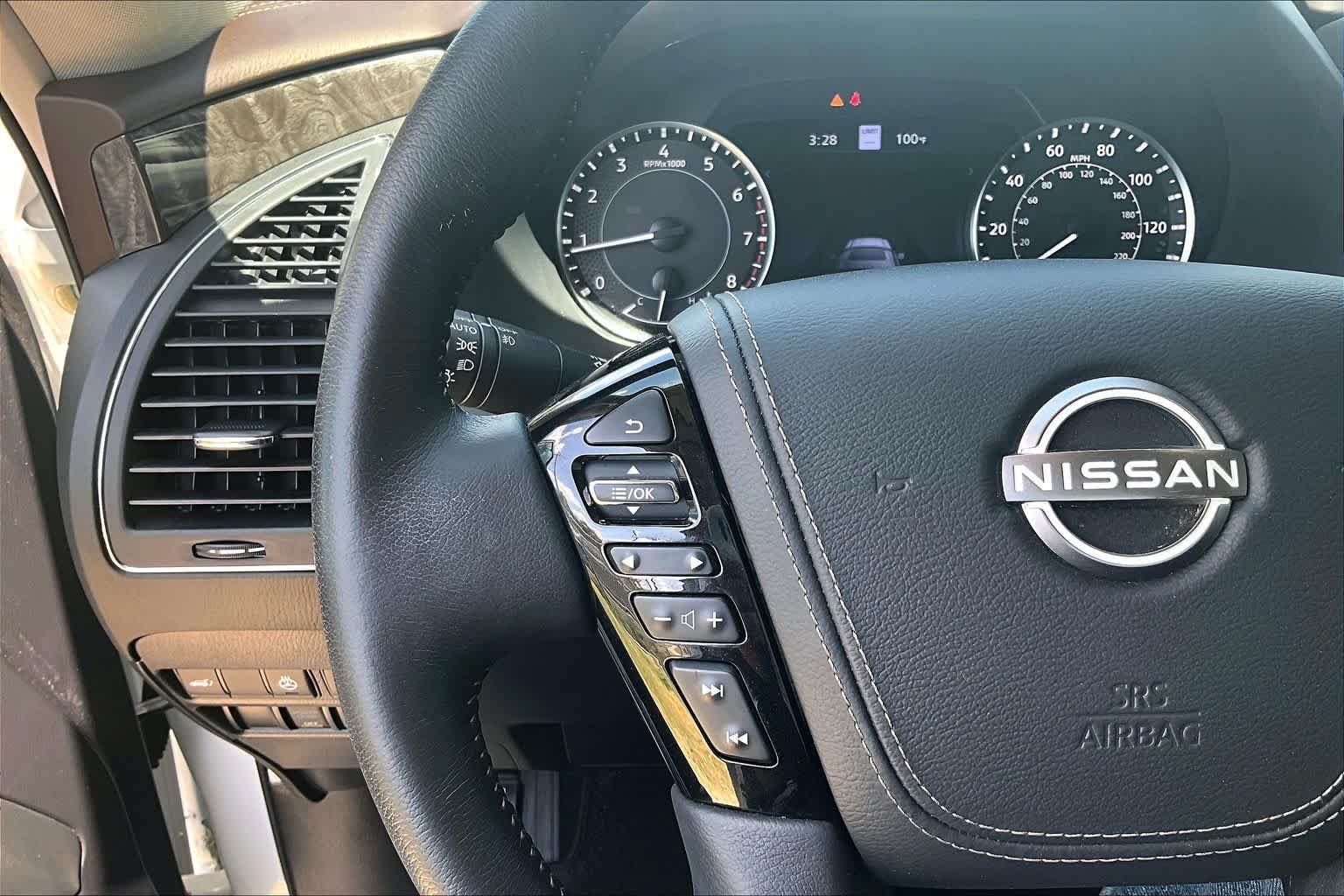 Certified Used 2022 Aspen White TriCoat Pearl Nissan Platinum image 24