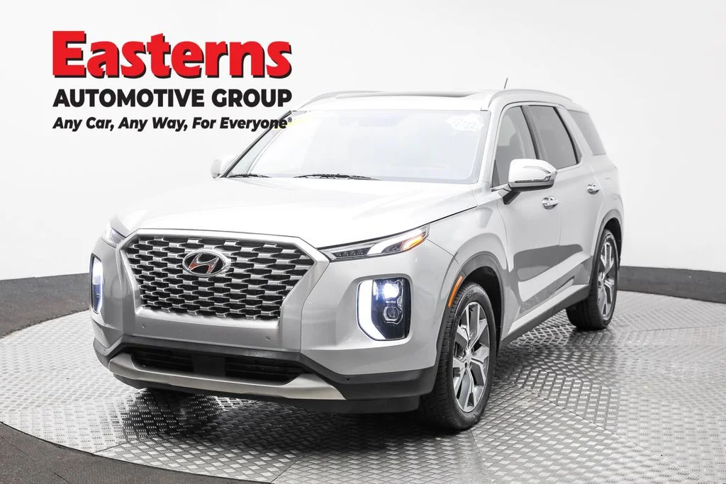 Used 2022 Silver Hyundai SEL image 1