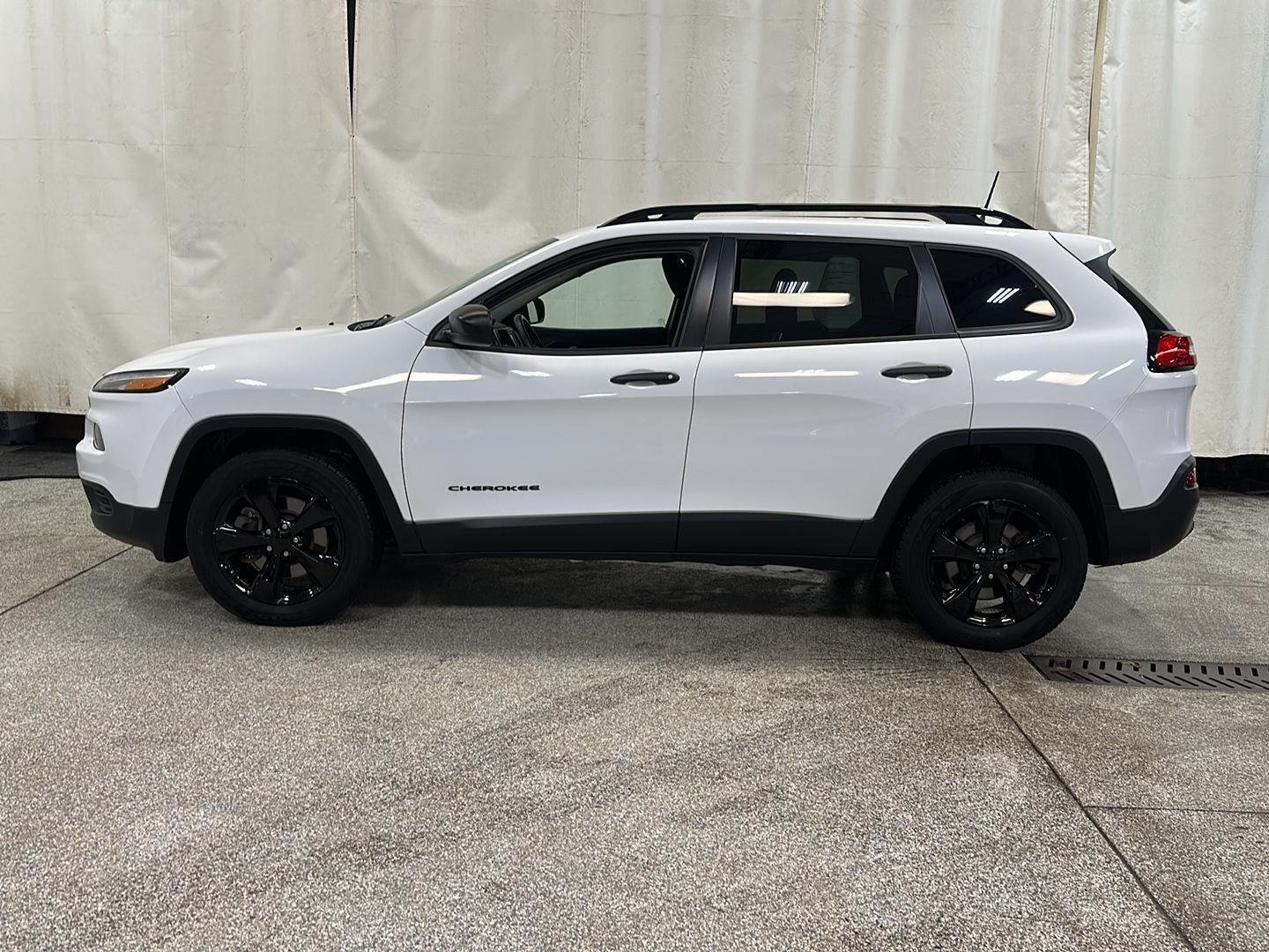 Used 2016 Jeep Cherokee Sport Altitude with VIN 1C4PJMABXGW349855 for sale in Waconia, Minnesota