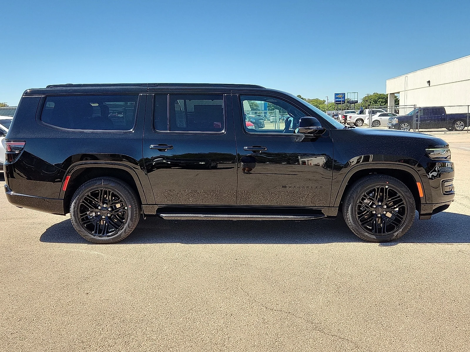 New 2025 Diamond Black Crystal Pearl-Coat  Paint Jeep L CARBIDE 4X4 image 5