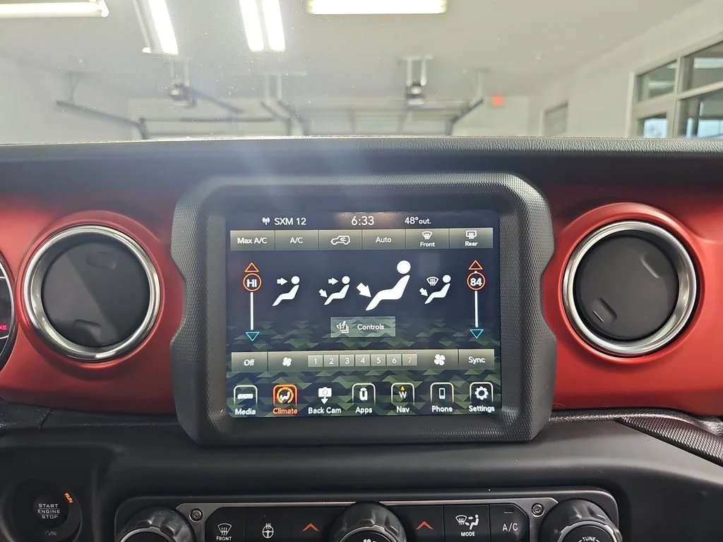 Used 2020 White/off-white Jeep Unlimited Rubicon image 25
