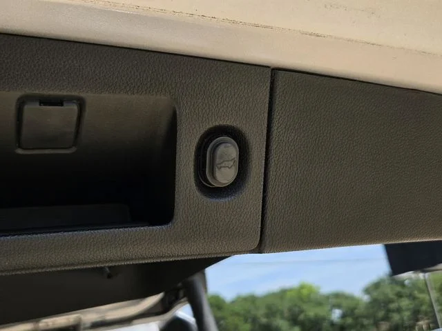 Used 2019 Silver Chevrolet Premier image 14