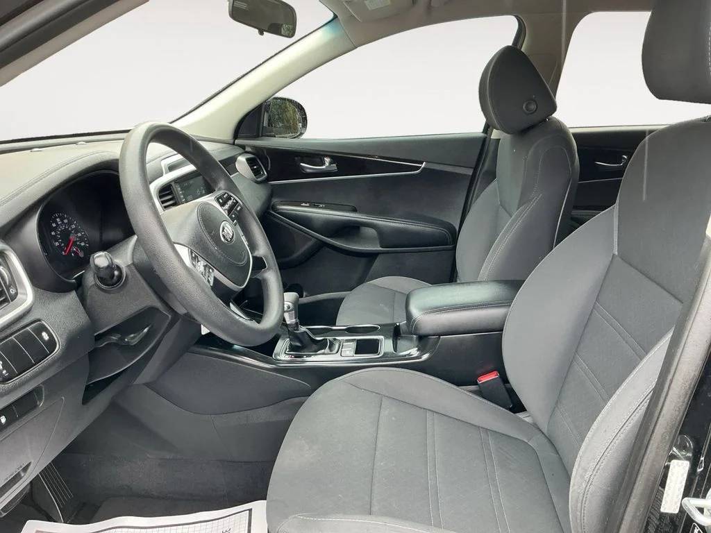 Used 2019 Black Kia L image 10