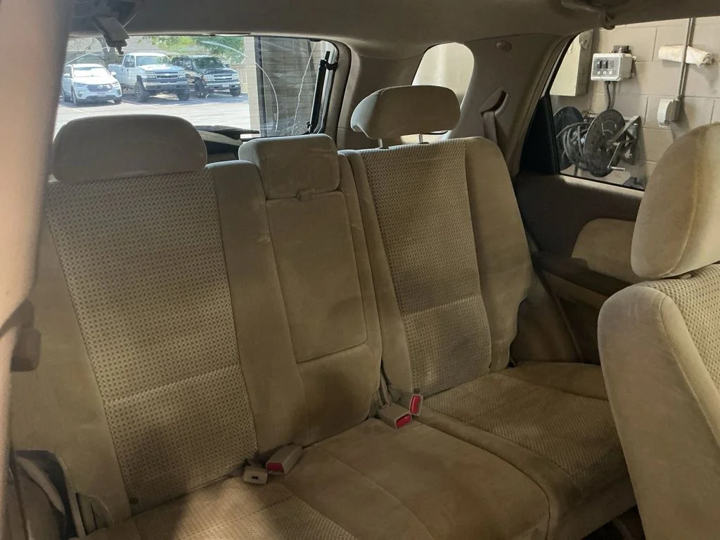 Used 2005 White Kia EX image 26
