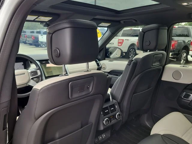 Used 2023 White Land Rover Metropolitan Edition image 15