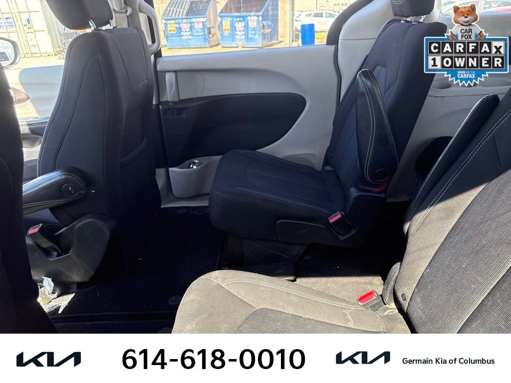 Used 2021 Black Chrysler LX image 9