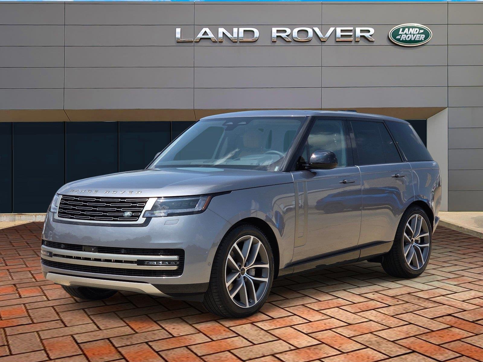New 2026 Eiger Grey Land Rover SE image 3