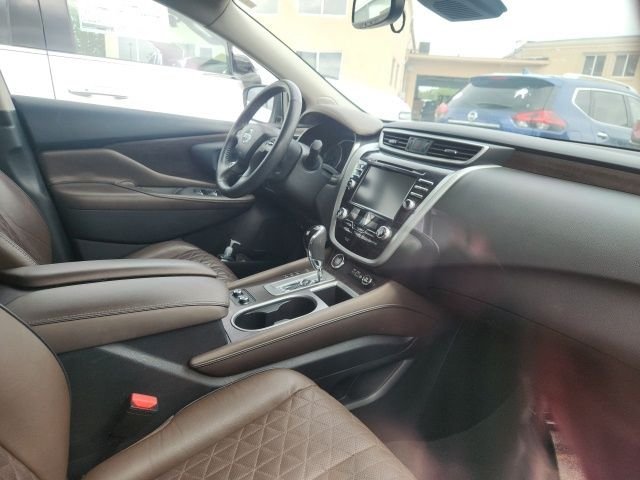 Used 2019 White Nissan Platinum image 5