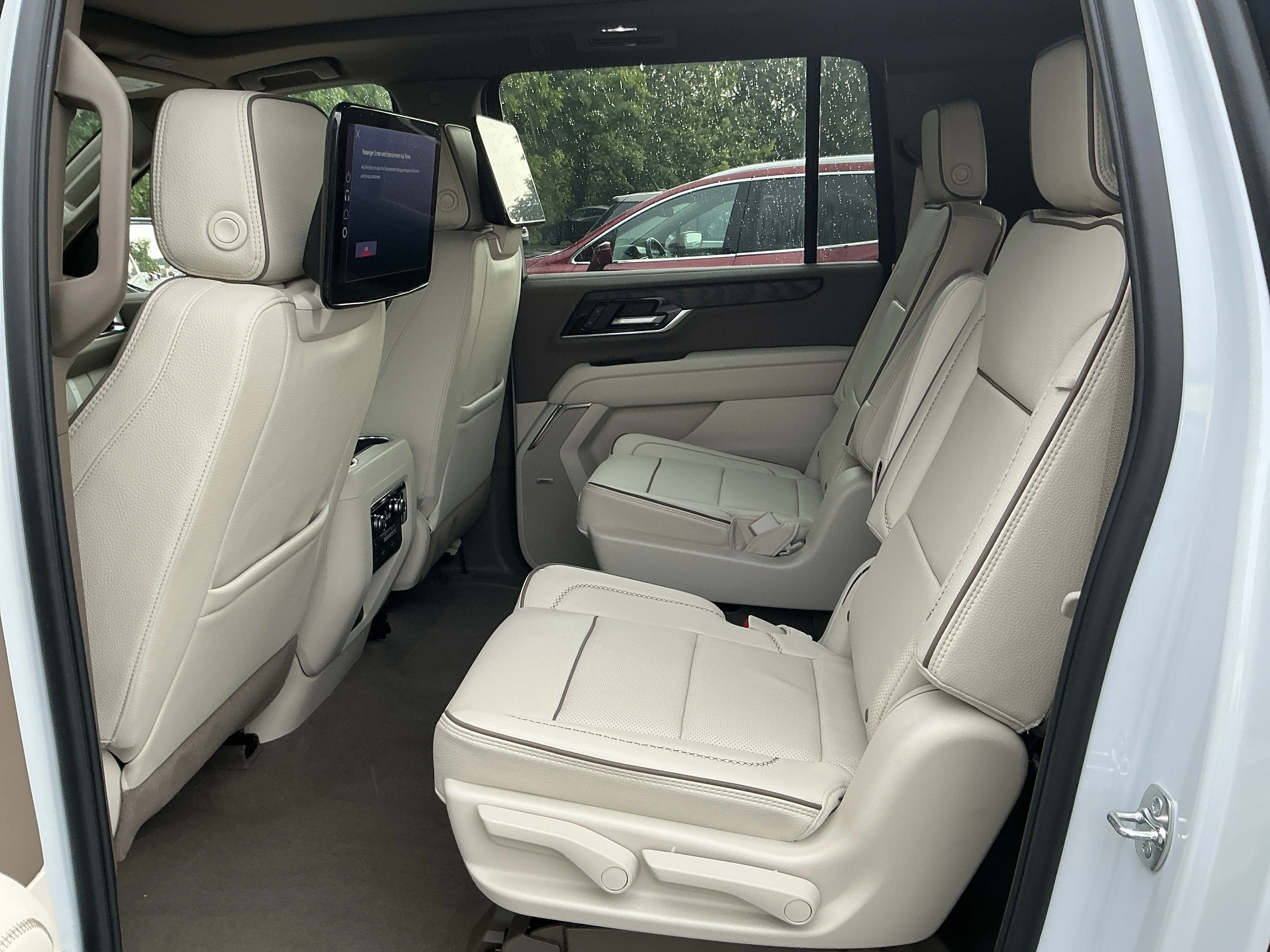 2026 GMC Yukon XL Denali - Photo 10