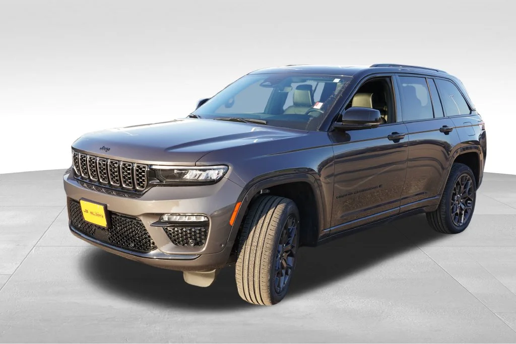 Certified Used 2025 Gray Jeep Summit image 12