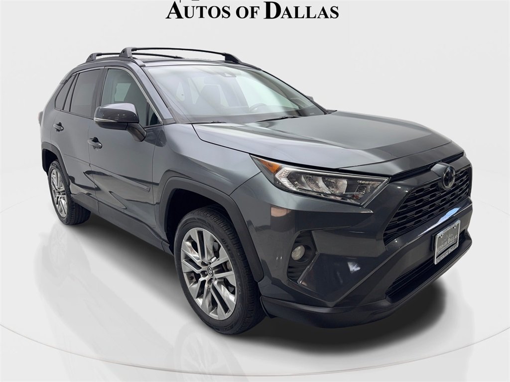 2020 Toyota RAV4 XLE Premium photo 4