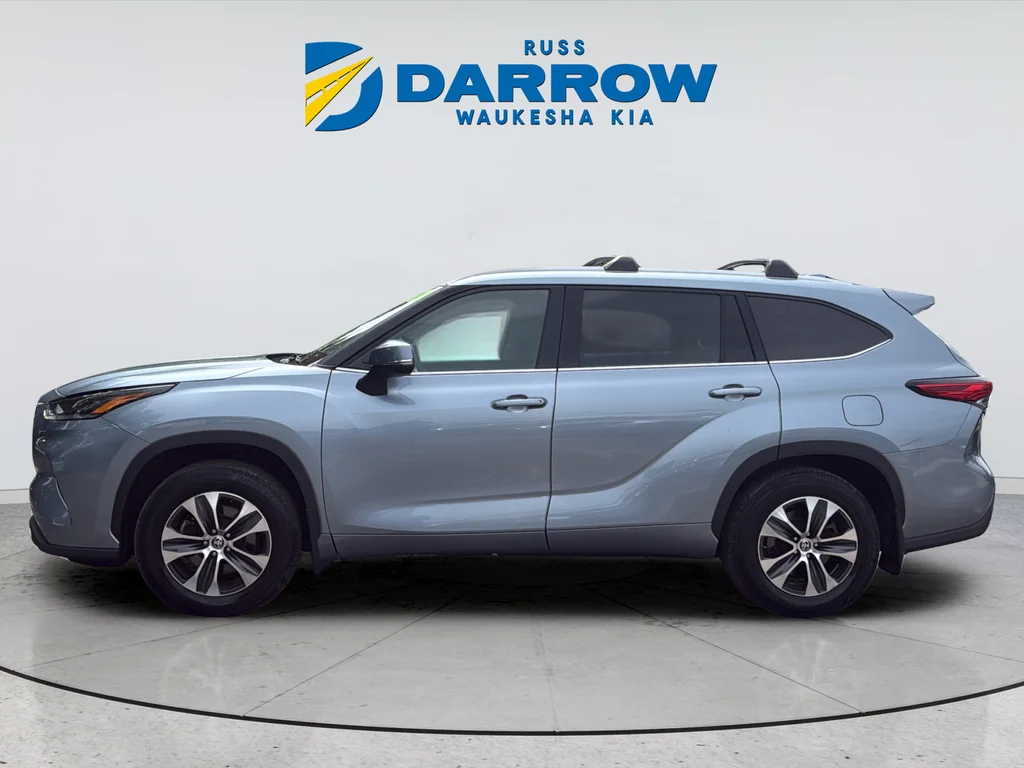 Used 2021  Toyota XLE image 2